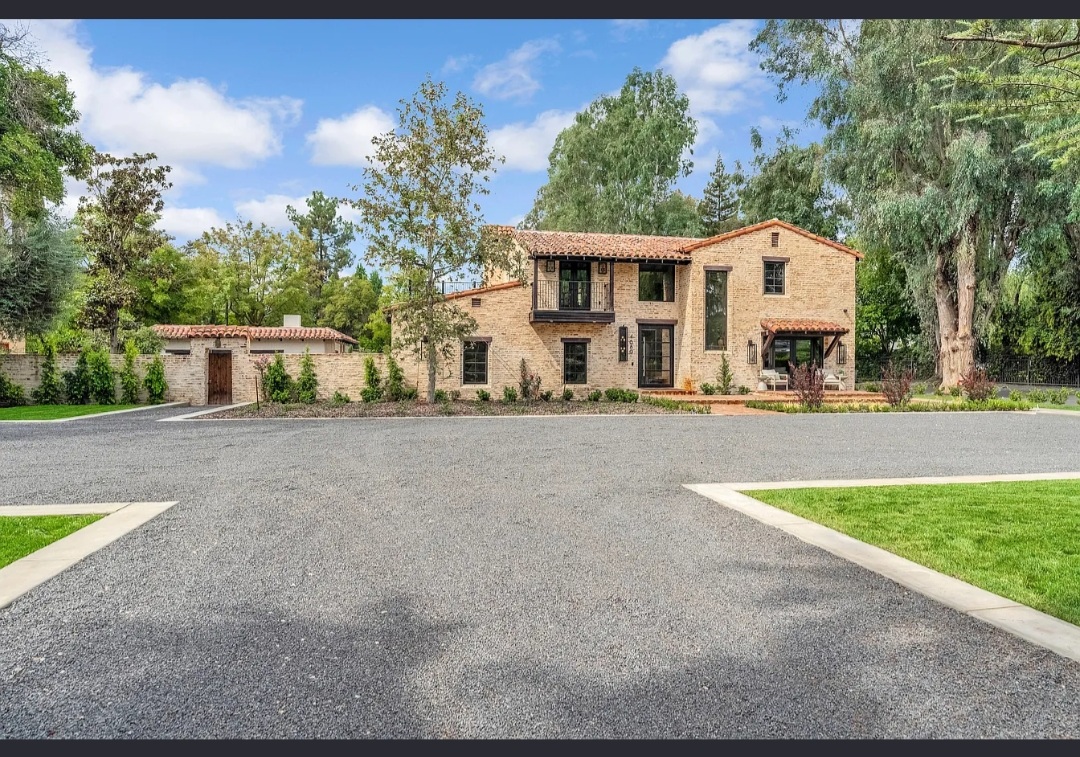 TIMELES ELEGANCE AND EXCEPTIONAL LIVING